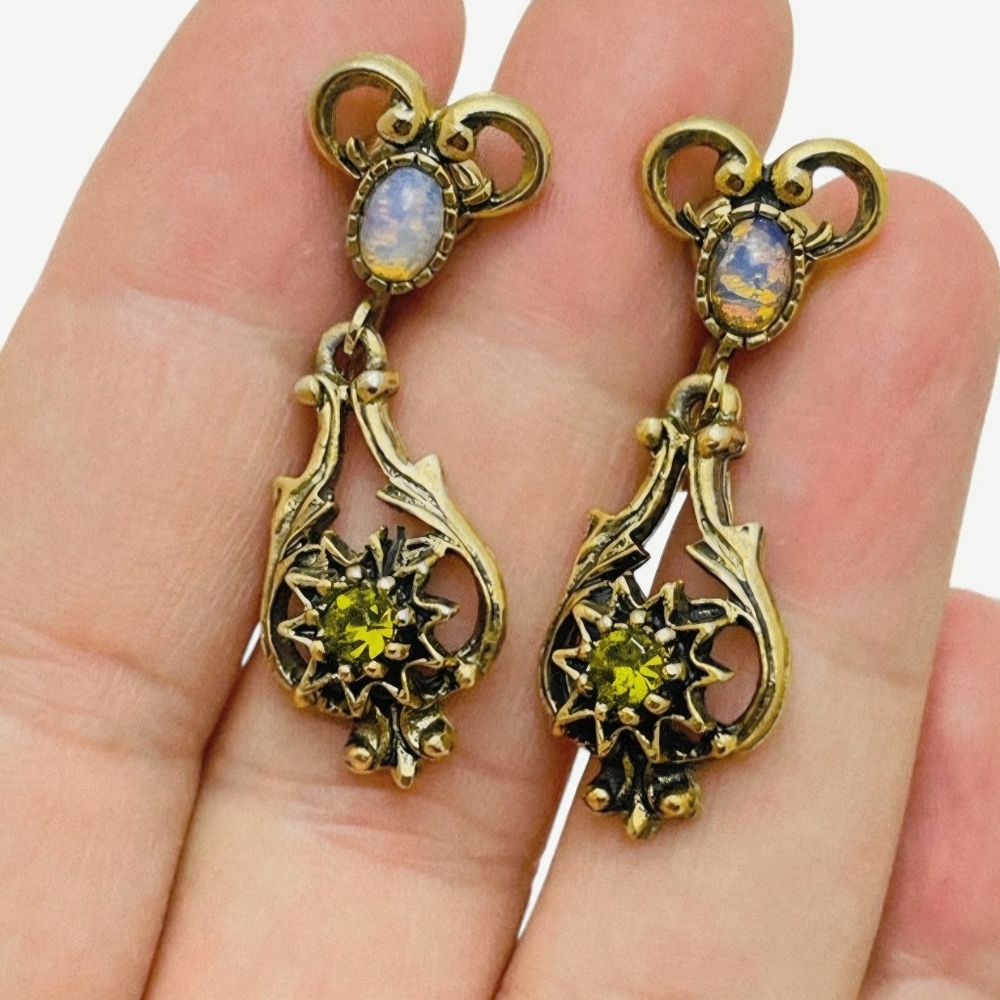 Vintage Sarah Coventry "Contessa" dangle earrings 1974